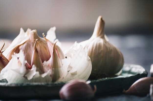 - Peel and mince the garlic cloves