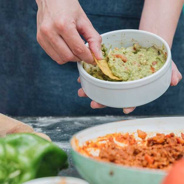 How to Keep Guacamole Fresh in the Refrigerator